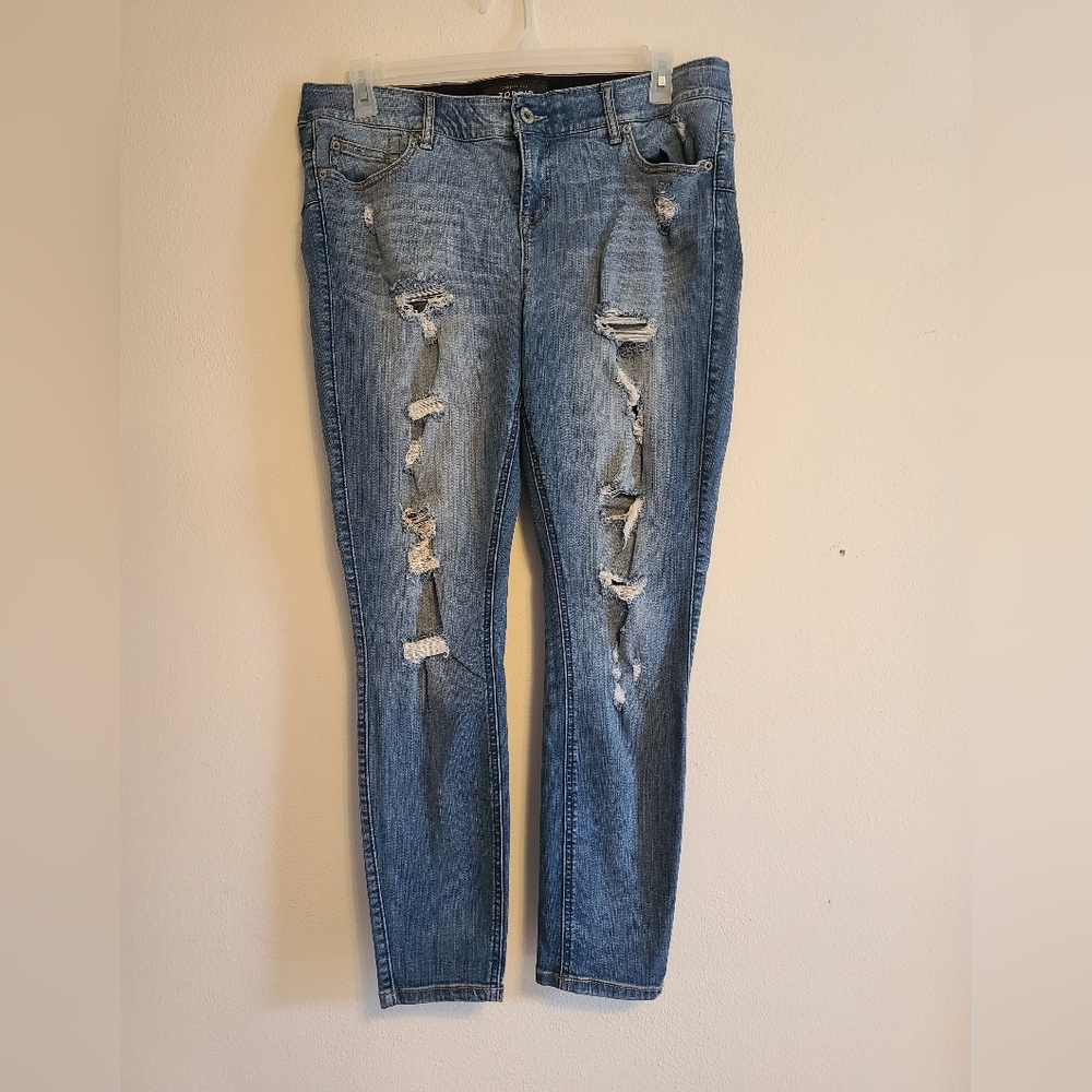 Torrid Premium Women's Bombshell Distressed Skinny Size 18R 28" Inseam Blue Jean